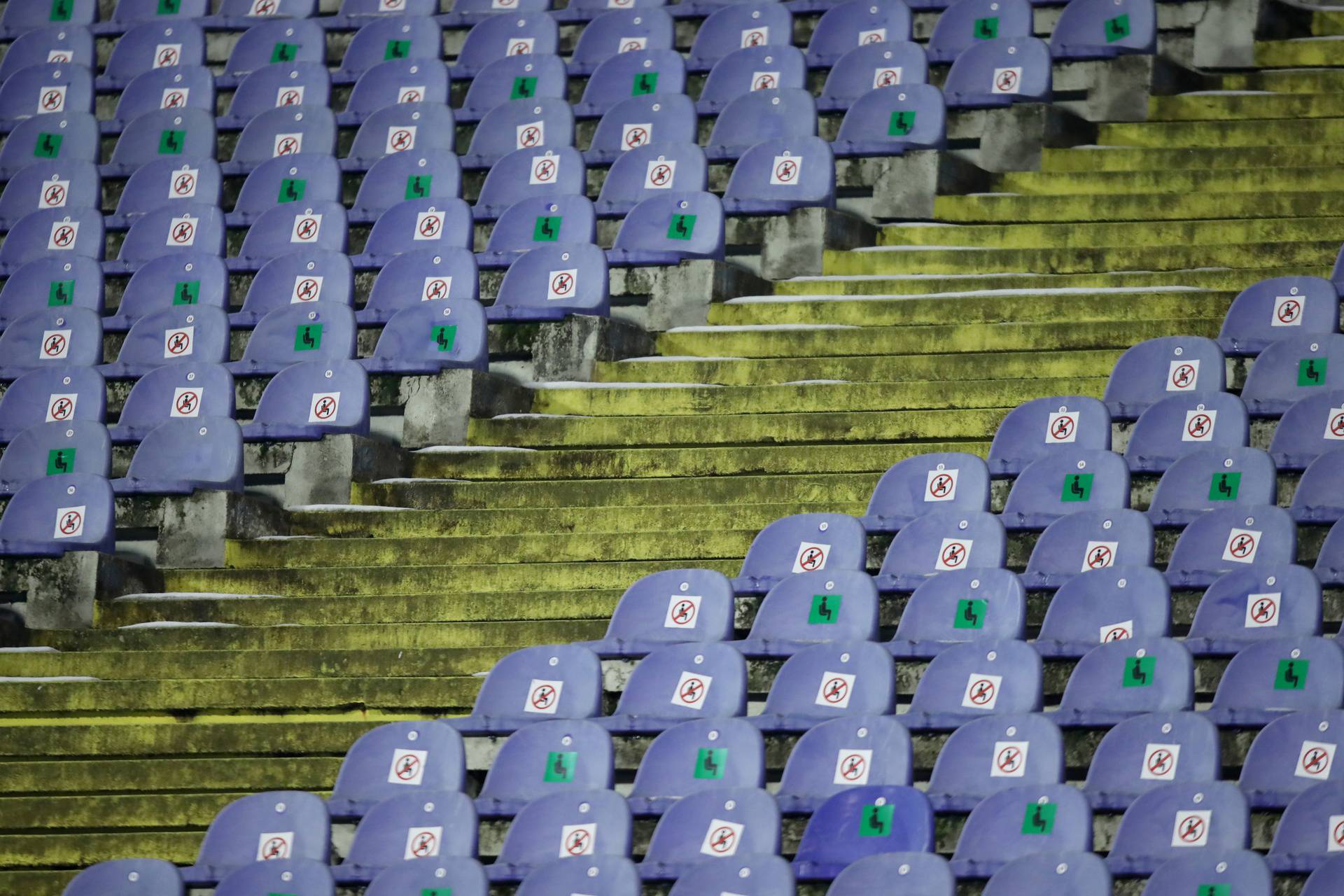 Prazne tribine na stadionu u Maksimiru tijekom utakmice Dinamo - Rijeka