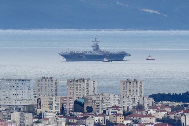 Dolazak najve&cacute;eg ameri&ccaron;kog nosa&ccaron;a aviona USS Gerald R. Ford pred Split
