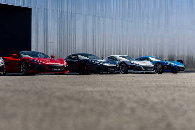 Rimac Nevere parkirane ispred Rimac kampusa u Kerestincu povodom Trilblazers Toura