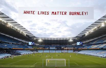 Fantastična igra Cityja, a iznad stadiona leteći transparent: 'White Lives Matter - Burnley'