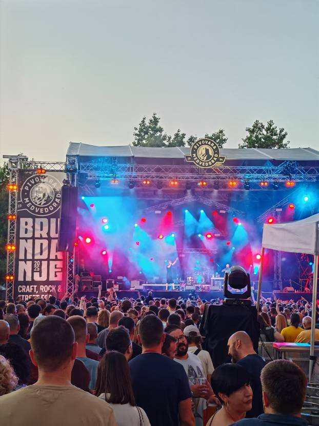 FOTO Sjajnim rock nastupima Brundanje oduševilo više tisuća ljudi u Pivovari Medvedgrad