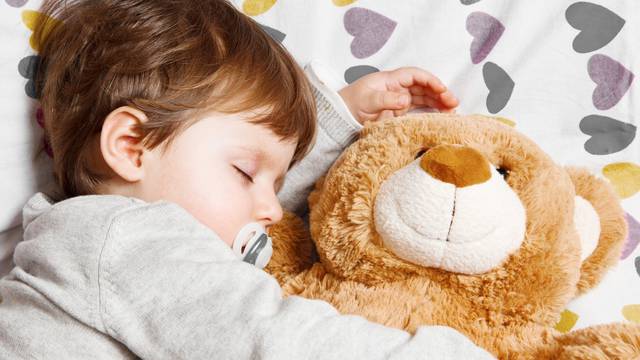 Važno je da mala djeca spavati idu rano i uvijek u isto vrijeme