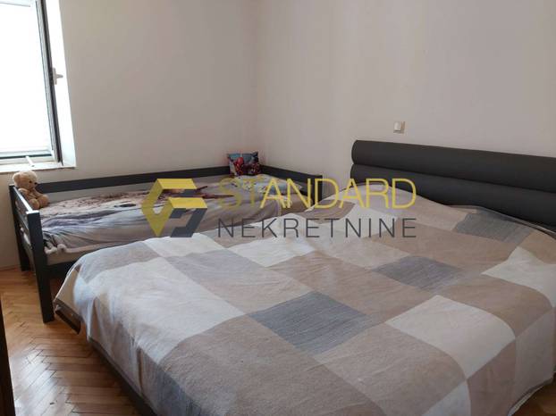 FOTO Prodaje se kuća koja 'visi' sa stijene u Stobreču: 'Prvi red do mora, ekskluziva'. Evo cijene