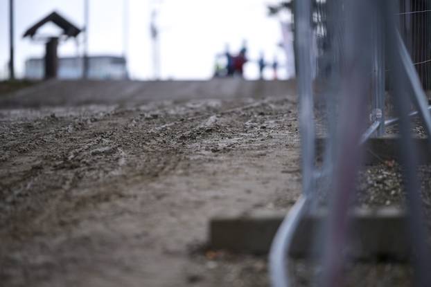 Zagreb: Blato i toplo vrijeme nisu spriječili najmlađe skijaše na Sljemenu