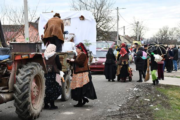 Donja Bebrina: Urnebesni pokladni utorak u Donjoj Bebrini