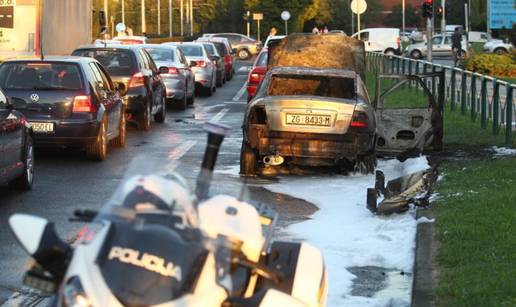 Planuo auto na Horvaćanskoj: U automobilu bile majka i kćer