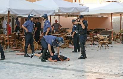 Split: Ozlijeđena dva policajca, 18 navijača na prekršajni sud