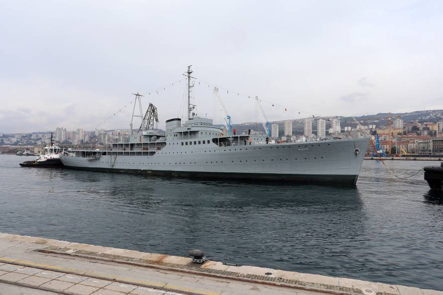 Rijeka: Brod Galeb dotegljen je u riječku luku