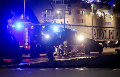 Tragedija u Splitu: U bolnici umro muškarac koji je autom sletio u more u Trajektnoj luci
