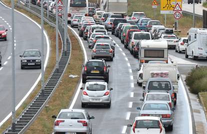 Zastoji na cestama u Sloveniji: Zbog turista čeka se na granici