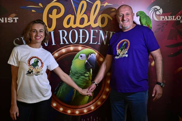 Zagreb: Sandi održao koncert na rođendanu papige Pabla 