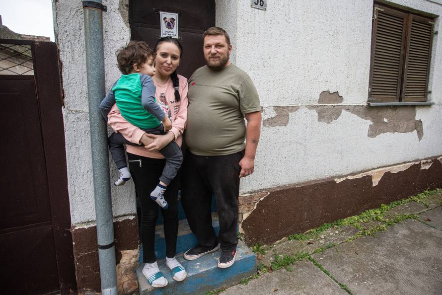 Andrej (3) živi u kući od blata punoj miševa: Teško govori i hoda, a mama ima epilepsiju