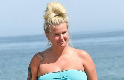 Bivša pop zvijezda iznenadila svojim izgledom na plaži: 'Ja nisam debela, samo natečena'