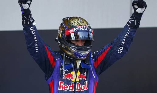 Pobjeda Vettela,  Mark Webber kotačem 'pokosio' kamermana