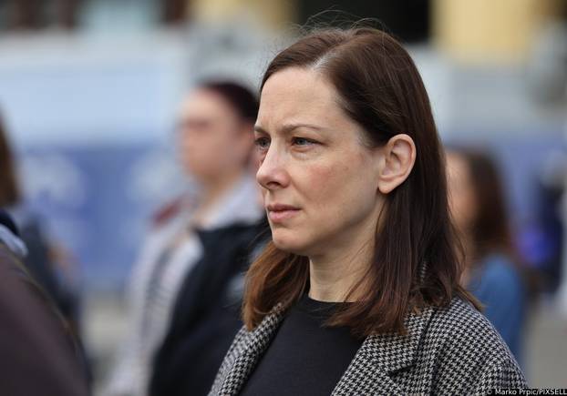 Zagreb : Na Trgu bana Josipa Jelačića, održao se kratak i snažan performans posvećen borbi protiv obiteljskog i rodno uvjetovanog nasilja