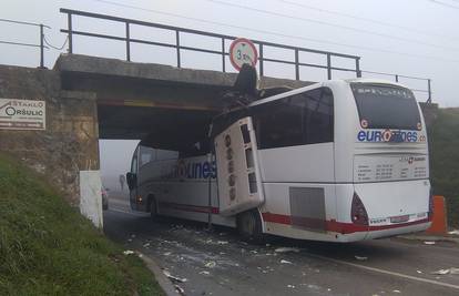 Iznimno gusta magla: I vozaču autobusa se ispriječio -  most