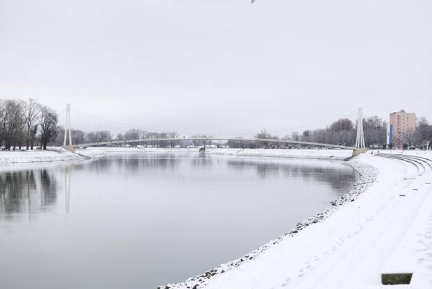 Snježni pokrivač je zabijelio je Osijek