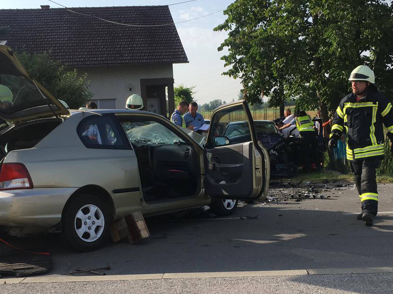 Frontalni sudar u Rugvici: U nesreći ozlijeđeno dvoje ljudi