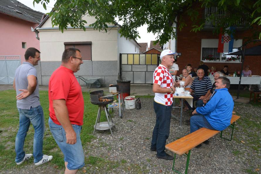 Vatreno ludilo u Sikirevcima: "Raketa je naš ponos i dika..."