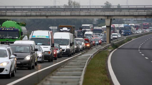 Zagreb: Dva kamiona sudjelovala u prometnoj nesre?i na autocesti A4 