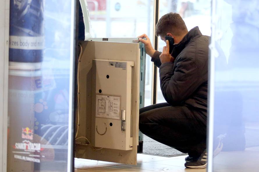 Raznijeli bankomat: Detonacija uništila gotovo cijelu trgovinu!