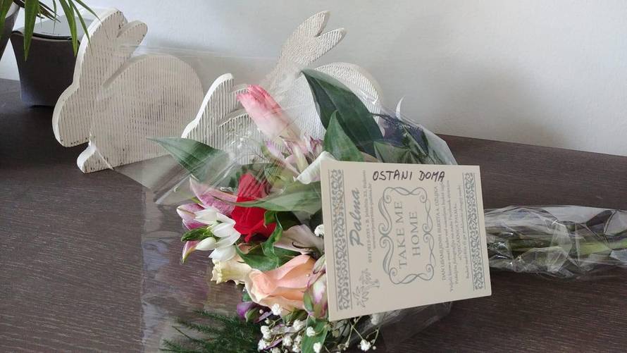 Ljudskost na djelu: Teta Ružica svoje kupce daruje buketima...