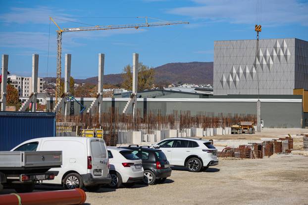 Postavljen peti nosivi stup za sjevernu tribinu na stadionu u Kranjčevićevoj