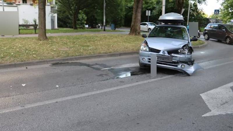 Photo drunk in Zagreb stuck to the car and flew off the road, stopped the other drugged