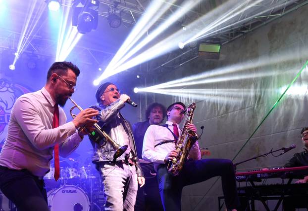 Šibenik: Koncertom Gibonnija započela 10. Adventura