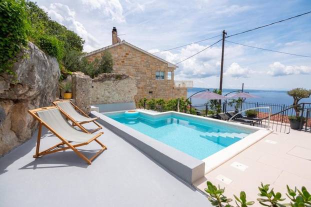 FOTO Kuća na Jadranu s 240 m² luksuza čeka novog vlasnika