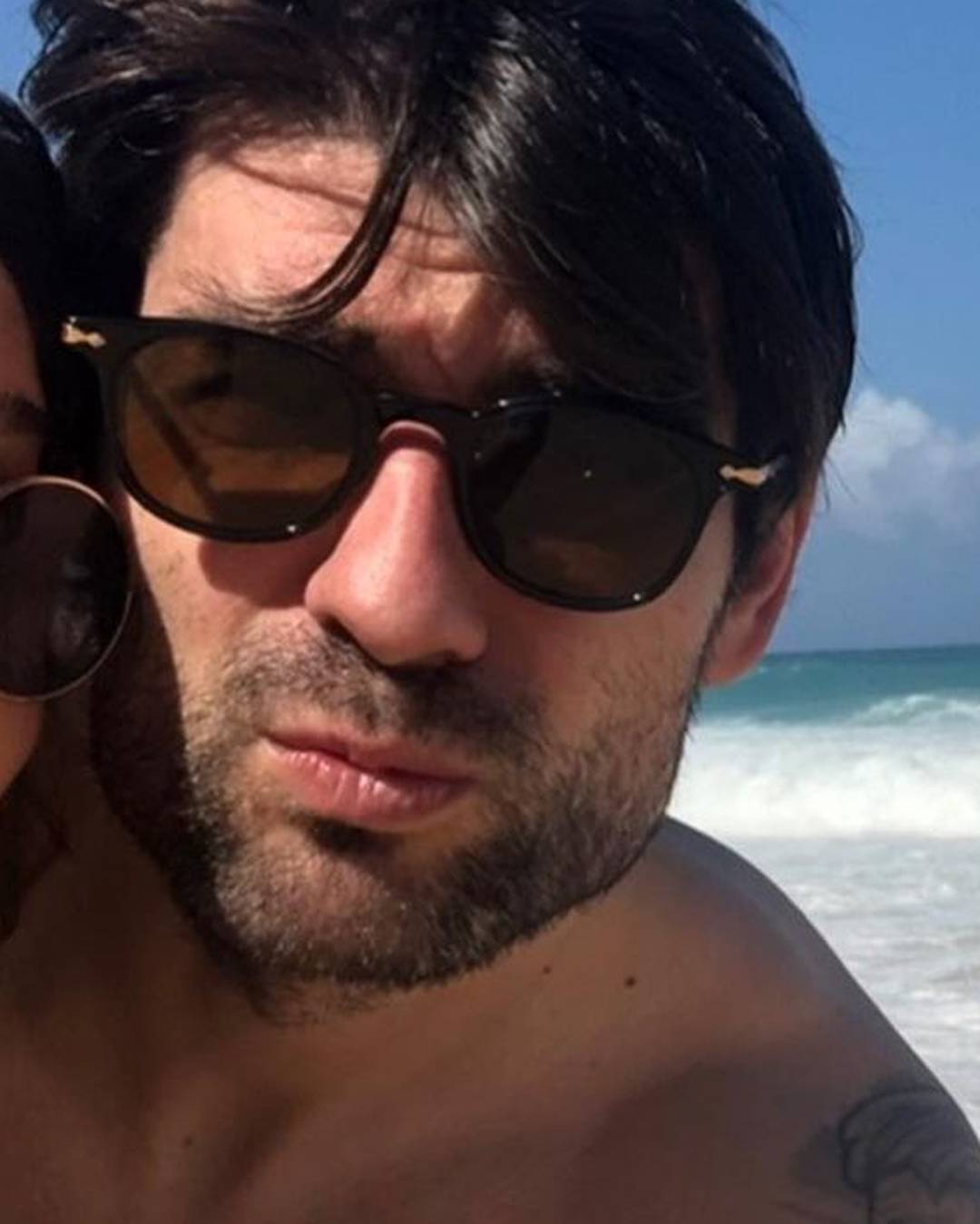 Vedran Ćorluka objavio fotku iz luksuznog resorta gdje ljetuje i pjevačica Maja Šuput: 'Dečki'