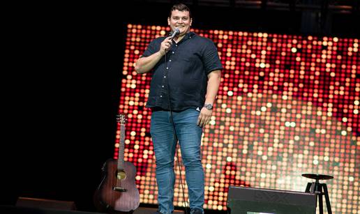 Večer smijeha na krcatoj Šalati! Ovako je Vinča obilježio deset godina stand-up karijere...