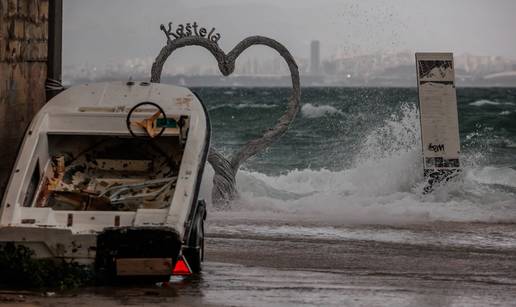 FOTO Olujno nevrijeme u Dalmaciji, pogledajte kako je bilo popodne u Ka&scaron;telima...