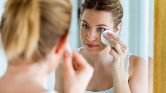 Napravite prirodan odstranjivač šminke: Bolji je i za kožu i okoliš
