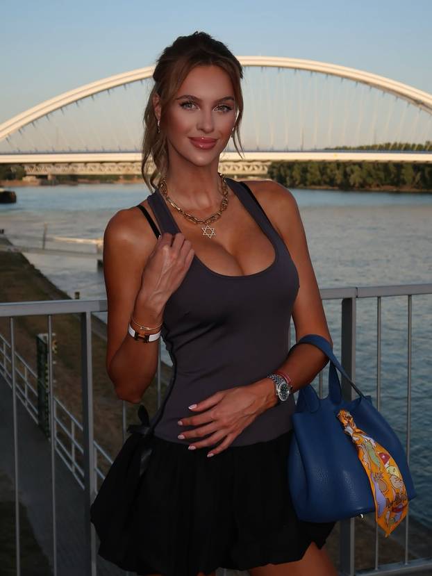 FOTO Toliko je lijepa da joj to stvara problem: 'Ljubomorni ljudi mi prijavljuju profile'