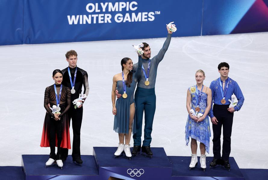 Figure Skating - Ice Dance - Victory Ceremony