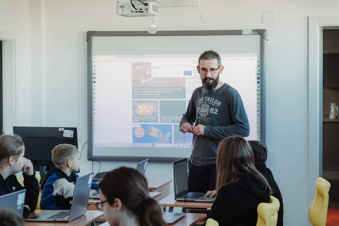 Naša škola ima planetarij i zvjezdarnicu, žele nam doći učenici iz cijele Hrvatske