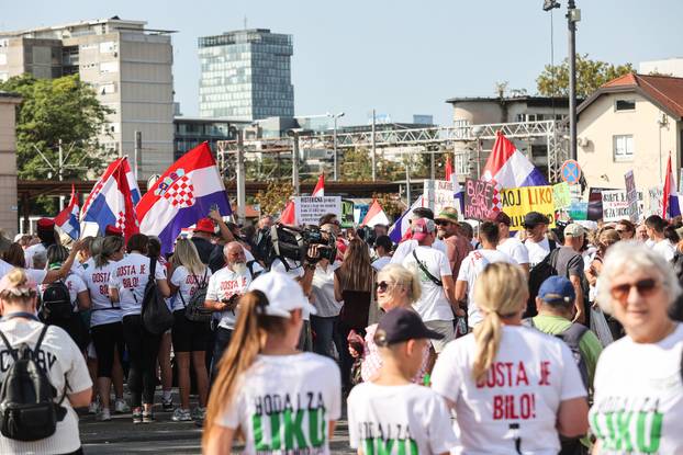 Zagreb: Okupljanje prosvjednika Hodaj za Liku, hodaj za Hrvatsku