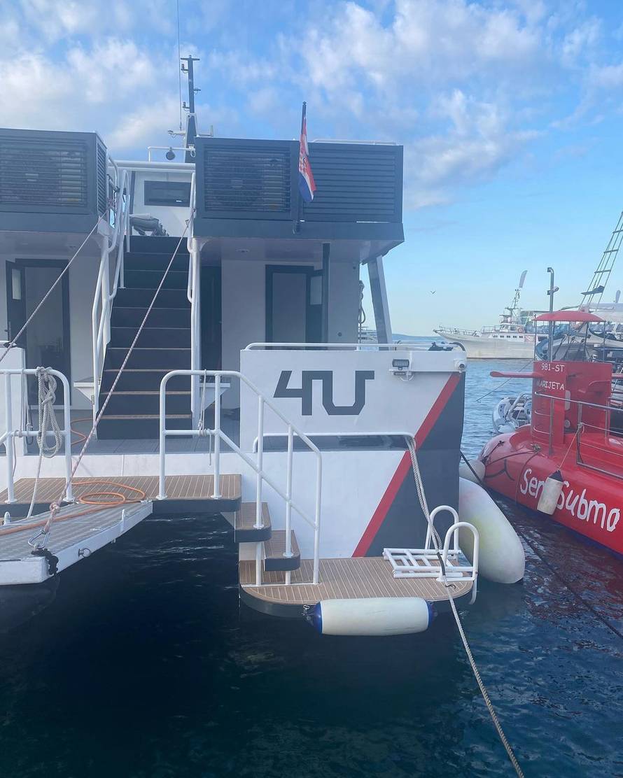 Vlatka Pokos: 'Na turističkom brodu nalazi se slovo U, osobno ću podnijeti kaznenu prijavu!'