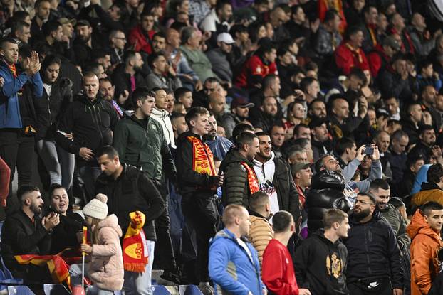 Podgorica: Navijači na tribinama prate utakmicu Crna Gora - Hrvatska