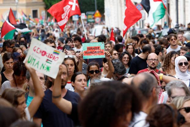 USB union holds nationwide strike, "Let's Block Everything," in solidarity with Gaza, in Rome