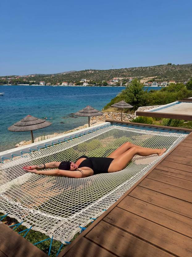 FOTO Zanosna Splićanka pliva s dupinima, a u ringu je zbog oca. Nedavno se i zaručila...