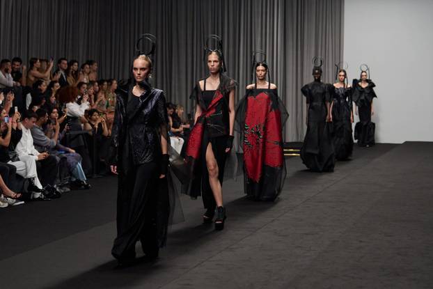 Divne kreacije: Pogledajte reviju Ksenije Vrbanić u Dubaiju