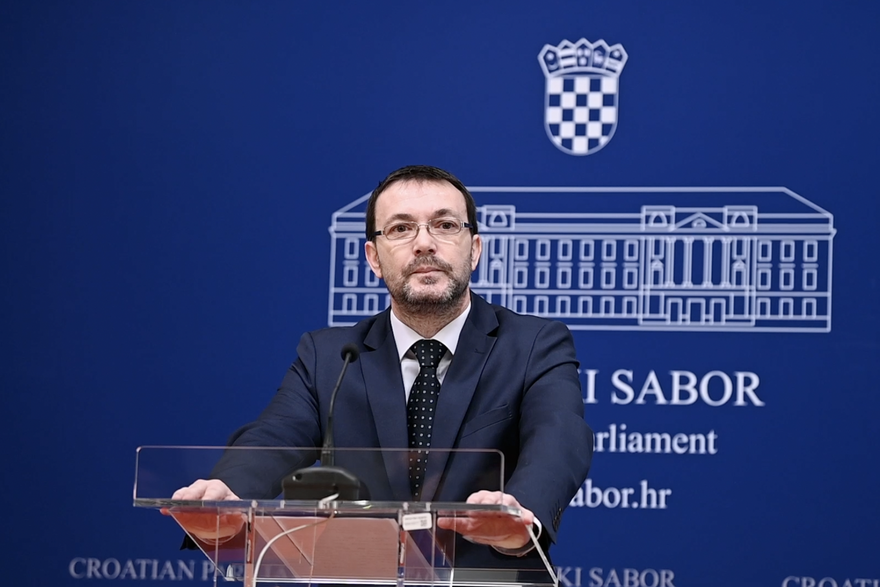Zagreb: Arsen Bauk postavio pitanja premijeru Andreju Plenkoviću