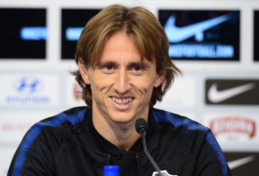 Dalić: Umjesto Pivarića ulazi Jedvaj ili Milić, Kalinić na golu