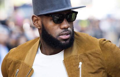 Lova do krova: LeBron zaradio 35 milijuna dolara na pizzeriji!