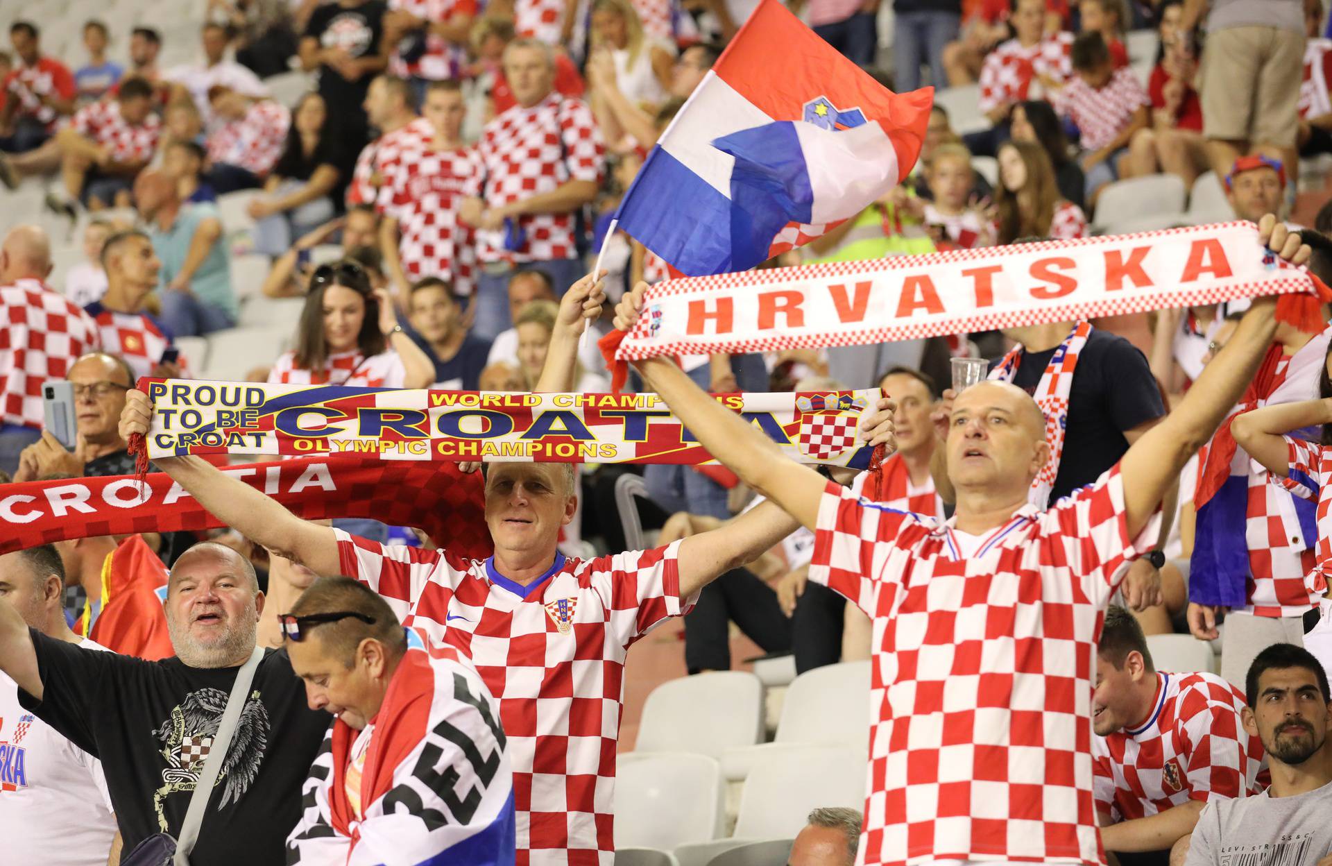 Split: Navijači na utakmici Hrvatska - Slovenija