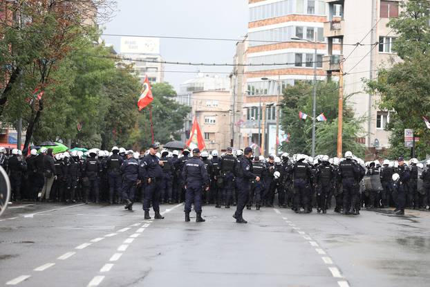 Beograd: Policija je blokirala protivnike Europrajda 