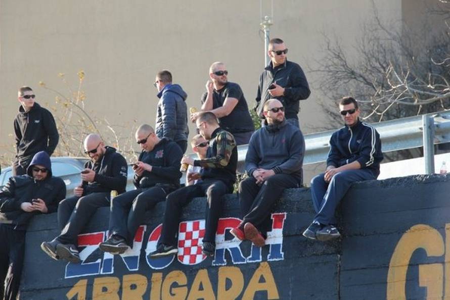 Torcida i branitelji spriječili su prebojavanje grafita  brigada...