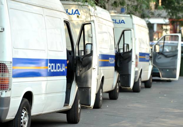 ARHIVA - 2010. Zagreb: Aktivisti za Varšavsku prosvjedovali pred sjedištem SDP-a 